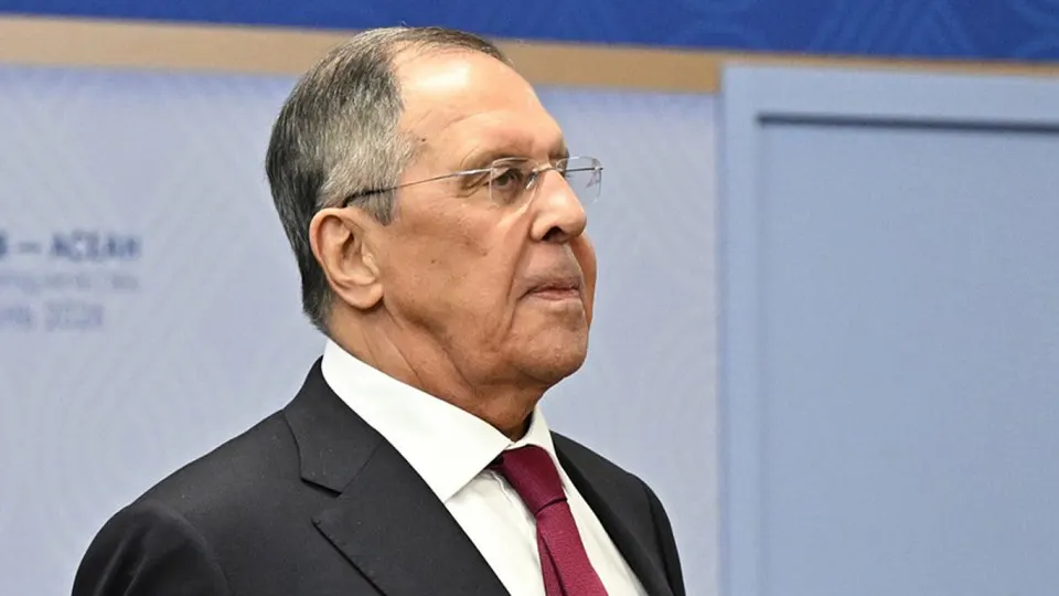 После самой масштабной с начала войны ночной атаки беспилотников на Москву глава МИД сообщил, что российские вооружённые силы будут поражать цели, напрямую влияющие на боеспособность ВСУ.