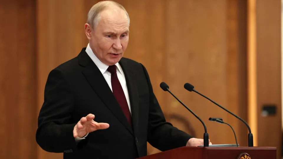 Президент заявил, что при запуске беспилотников с территории европейских государств по российским объектам Москва нанесёт ответный удар. Он назвал атаки попыткой «раскачать» общество и отметил, что предпосылок для мирных переговоров с Украиной нет.