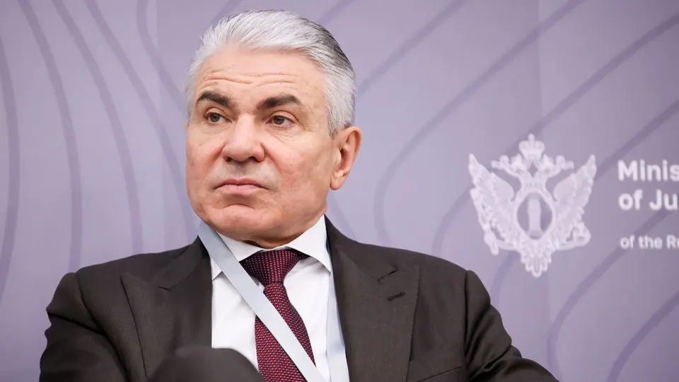 Замминистра юстиции заявил, что крупнейшие разработчики ИИ должны установить механизмы, препятствующие нанесению вреда и угрозам суверенитету, и предложил закрепить ответственность владельцев моделей — вплоть до финансовой и уголовной.