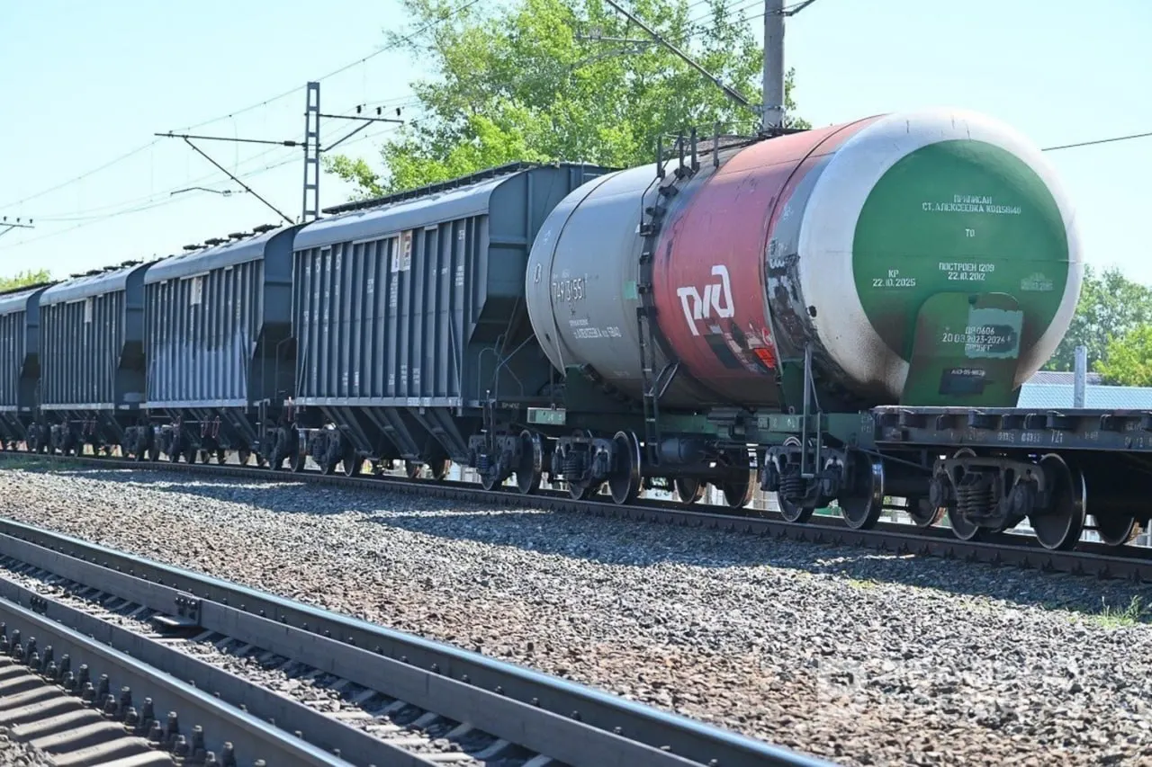 В компании сообщили, что штаб создан для обеспечения стабильного приёма и доставки нефтегрузов по регионам, с особым вниманием к поставкам авиакеросина в аэропорты.