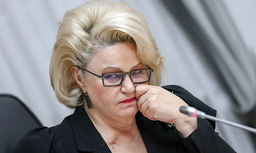 Председатель комитета Госдумы по защите семьи Нина Останина призвала Роскомнадзор и Минцифры использовать опыт ограничений мессенджеров, чтобы сократить время, которое дети проводят в онлайн‑играх.
