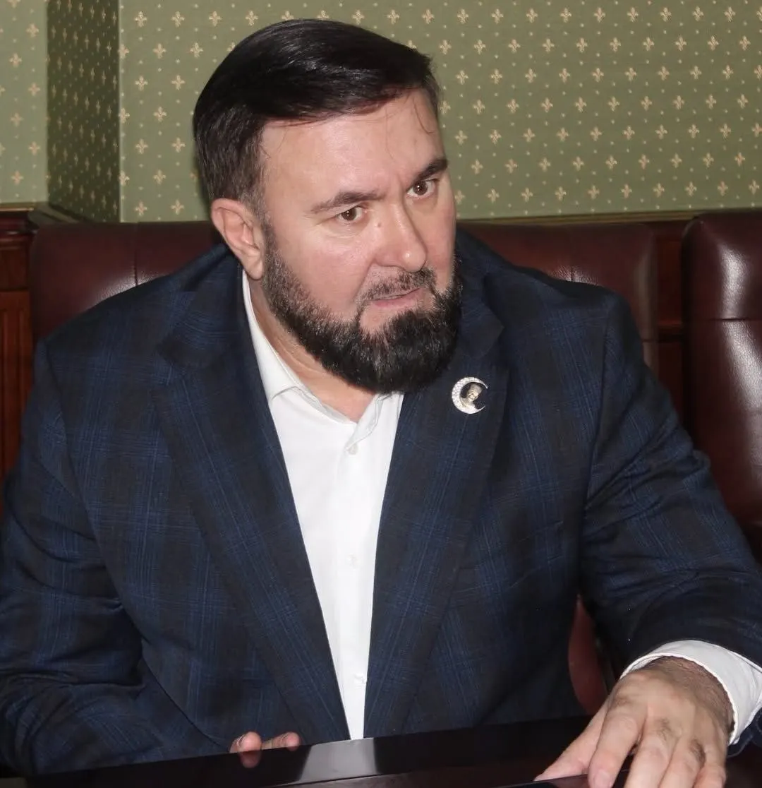 В распоряжении президента от 26 июня говорится, что Мансур Солтаев получил грамоту «за заслуги в укреплении законности и защите прав и интересов граждан». Ранее ему приписывали преследование правозащитников и участие в инцидентах, после которых пропали несколько женщин.