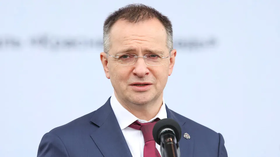 Помощник президента заявил о необходимости строгого госконтроля над кинопроизводством — от идеи до проката — чтобы бюджетные средства не тратились на низкокачественные фильмы. Также обсуждаются новые запреты и экспертная оценка исторического контента.