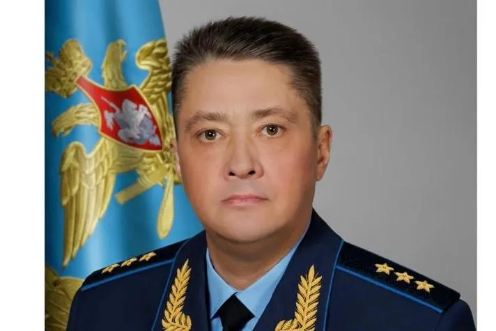 Минобороны официально подтвердило назначение генерал‑полковника Александра Чайко на пост главнокомандующего ВКС. Он сменил Виктора Афзалова; ранее Чайко оказался в санкционных списках ЕС, а его назначение вызвало критику в соцсетях.