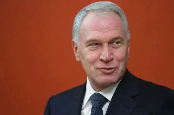 Владимир Путин подписал указ о награждении Юрия Ковальчука орденом III степени за вклад в социальные проекты, сохранение культурных ценностей и благотворительность. По оценке Forbes, его состояние составляет примерно $2 млрд.