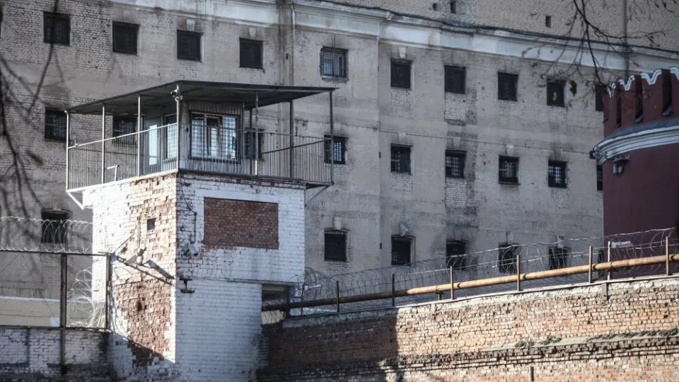 В Госдуму внесён пакет законопроектов, который исключает ряд статей Уголовного кодекса из перечня, препятствующего заключению контрактов с Минобороны и последующей отправке на войну в Украину. Запреты при этом сохранятся для ряда особо тяжких преступлений.