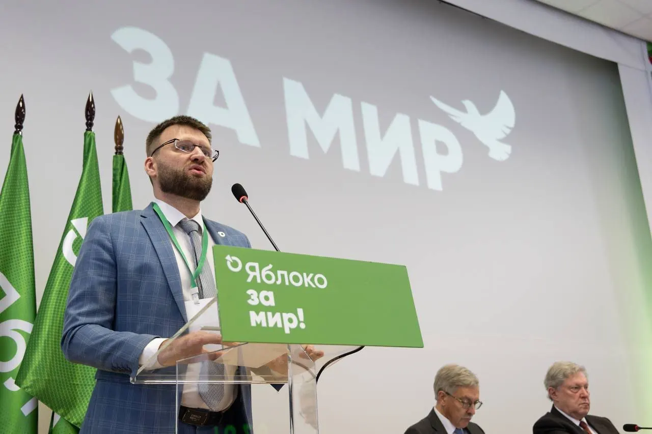 Минюст отклонил заявление Владимира Дорохова о снятии статуса «иностранного агента», сославшись на «факты ведения политической деятельности» — в том числе поздравление от лидера партии, поездки в суд, возложения цветов и участие в видеоролике с бумажными самолётиками.