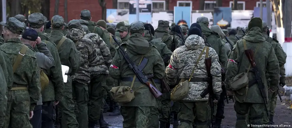 Президент Украины и независимые источники говорят о подготовке новой волны мобилизации; российские власти отрицают такие планы. Что об этом известно и как оценивают ситуацию эксперты?