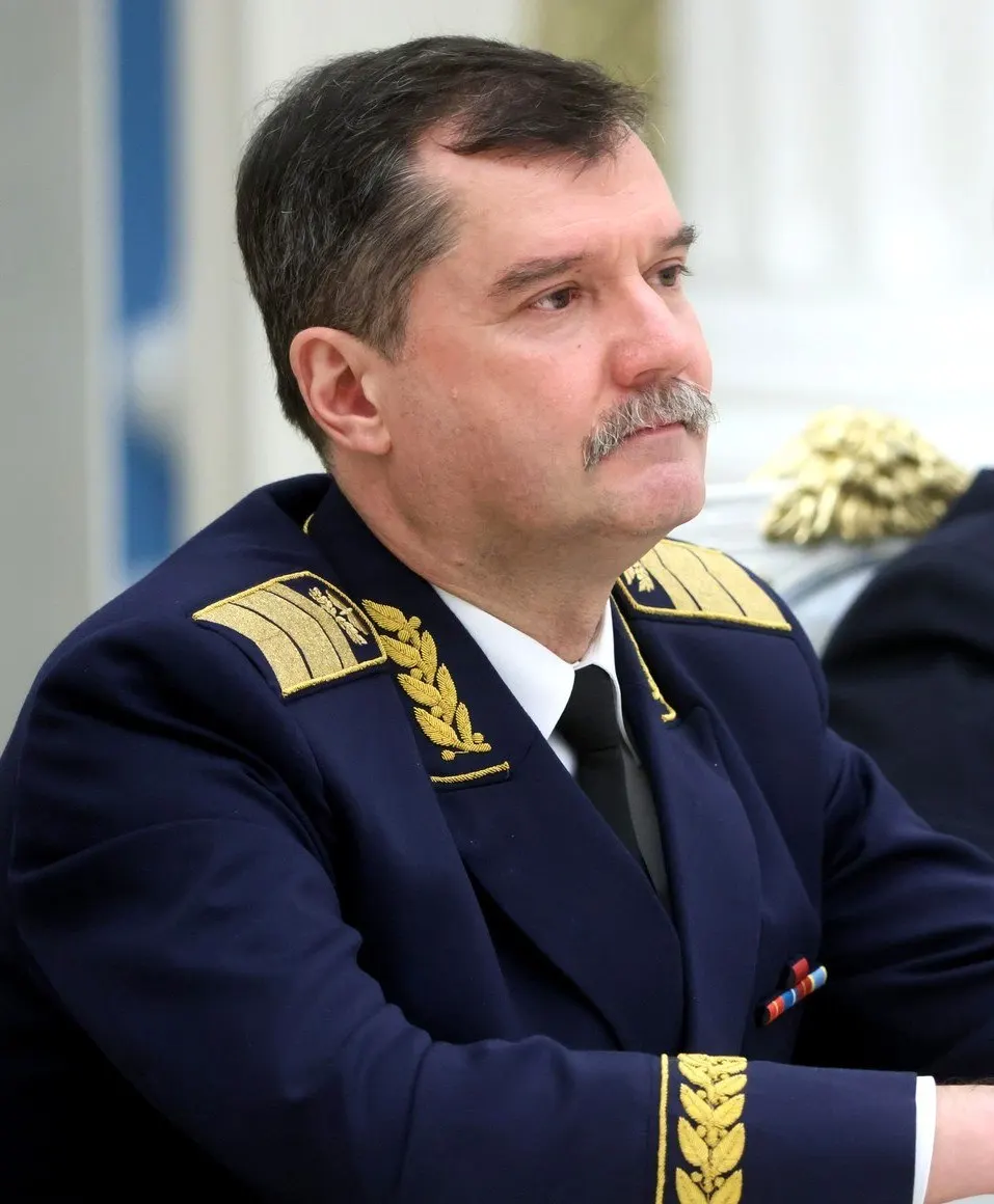 Бывшего руководителя Росавиации задержали по подозрению в особо крупном мошенничестве, совершённом организованной группой; следствие считает, что действия подозреваемых нанесли серьёзный ущерб бюджету. Ранее по делу арестовали его бывшего заместителя.