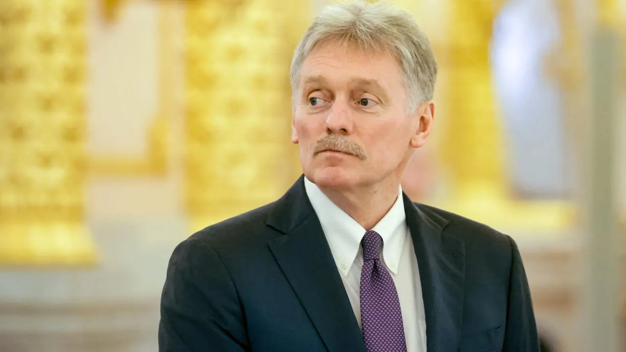 Пресс‑секретарь президента заявил, что вовлечение западных стран и их техническая поддержка превратили СВО в полноценный вооружённый конфликт; удары по гражданской инфраструктуре он назвал террористическими, при этом Россия остаётся открытой к переговорам.