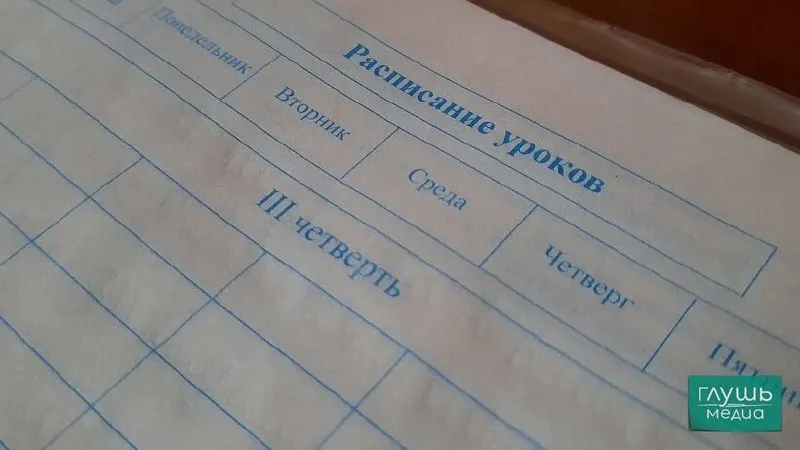Вице‑спикер Госдумы Борис Чернышов предложил ввести единовременные выплаты, сертификаты или гранты для школьников, улучшивших успеваемость; обращение направлено вице‑премьеру Дмитрию Чернышенко.