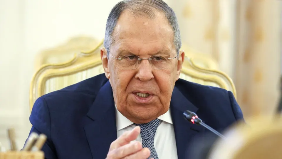 Министр иностранных дел Сергей Лавров заявил, что Москва будет добиваться целей, озвученных президентом в июне 2024 года. Он также обвинил Запад в подрыве договорённостей и сообщил, что доверие к западным гарантиям исчерпано.