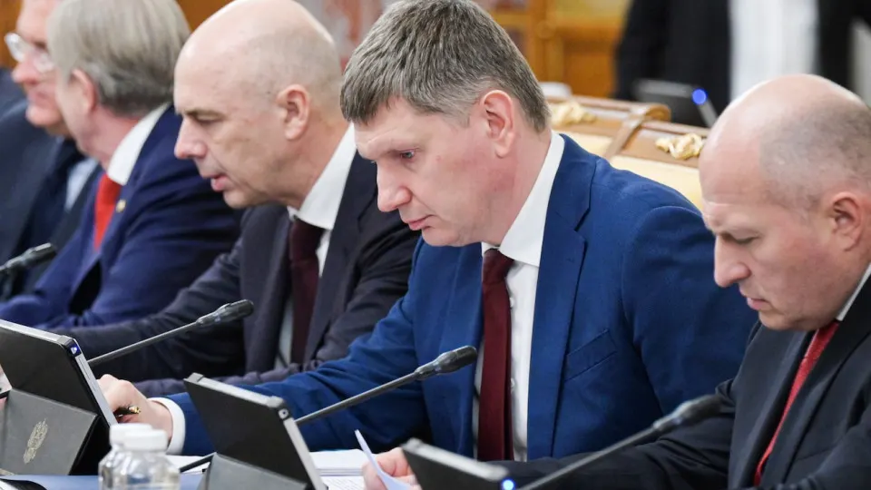 По итогам первых пяти месяцев 2026 года ВВП РФ вырос всего на 0,2%. Промышленность и инвестиции в целом застряли в стагнации, в то время как Москва демонстрирует заметный рост — ситуация всё больше разделяет экономику на процветающий центр и отстающие регионы.