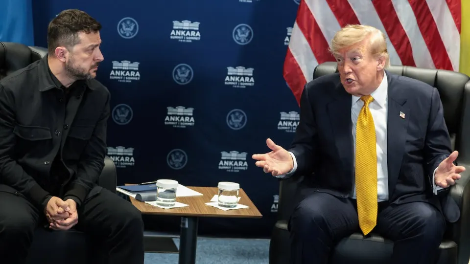 На встрече с президентом Украины Трамп заявил, что поддерживает атаки по российским нефтезаводам, оборонным предприятиям и трубопроводам как форму давления, которая может способствовать завершению конфликта. Независимые оценки фиксируют резкий рост ударов вглубь территории РФ и значительное расширение зоны поражения.