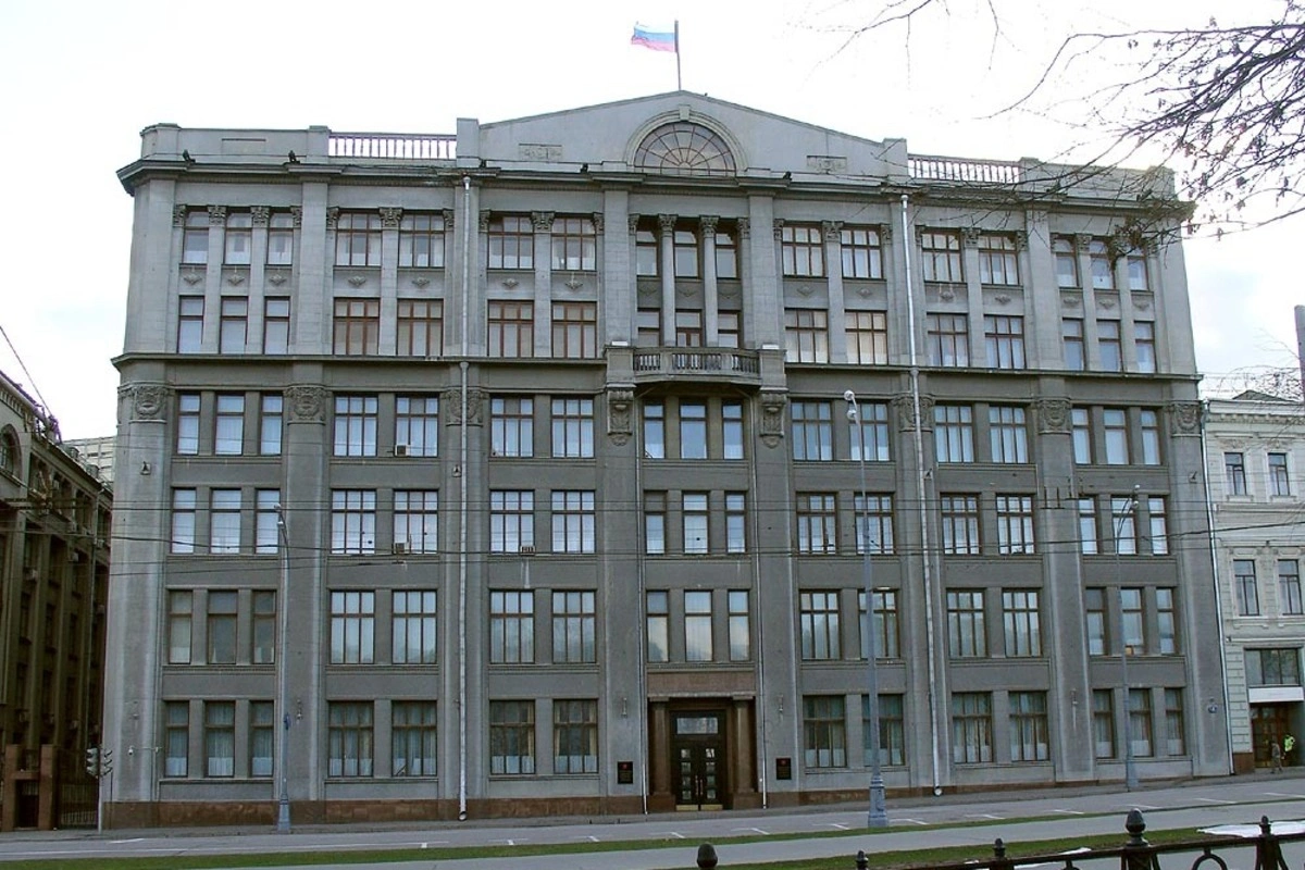 Администрация президента рекомендовала подконтрольным СМИ сокращать публикации с последствиями ударов по территории России и одновременно чаще демонстрировать результаты ударов российской армии по Украине, заявили собеседники в провластных СМИ.