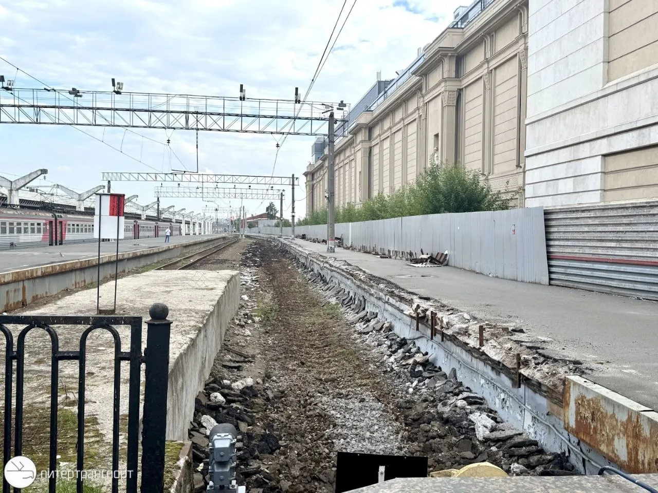 Из-за подготовки к строительству ВСМ пригородные поезда Московского направления будут перенаправлены на Рыбацкое и Ладожский вокзал; временная схема действует до ввода нового пригородного вокзала на Волковской.