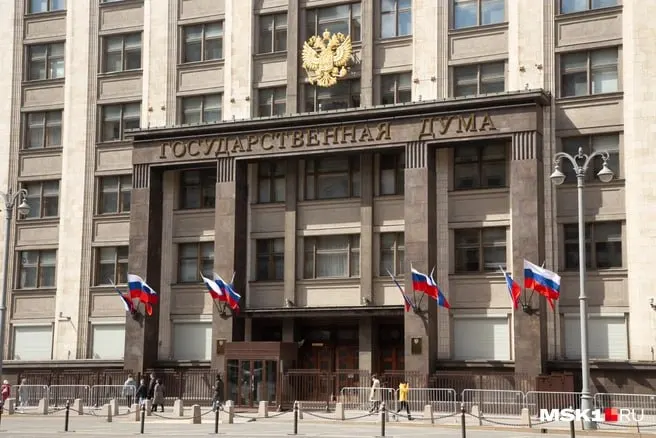 Раскрыты сведения о доходах и имуществе губернатора Ильи Середюка и его соперников по списку кандидатов на парламентские выборы; в материалах указаны суммы заработка и владение недвижимостью.