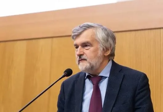 Госкорпорация приняла решение об увольнении Андрея Клепача 16 августа после внимания СМИ к майскому докладу о технологическом и экономическом отставании страны.