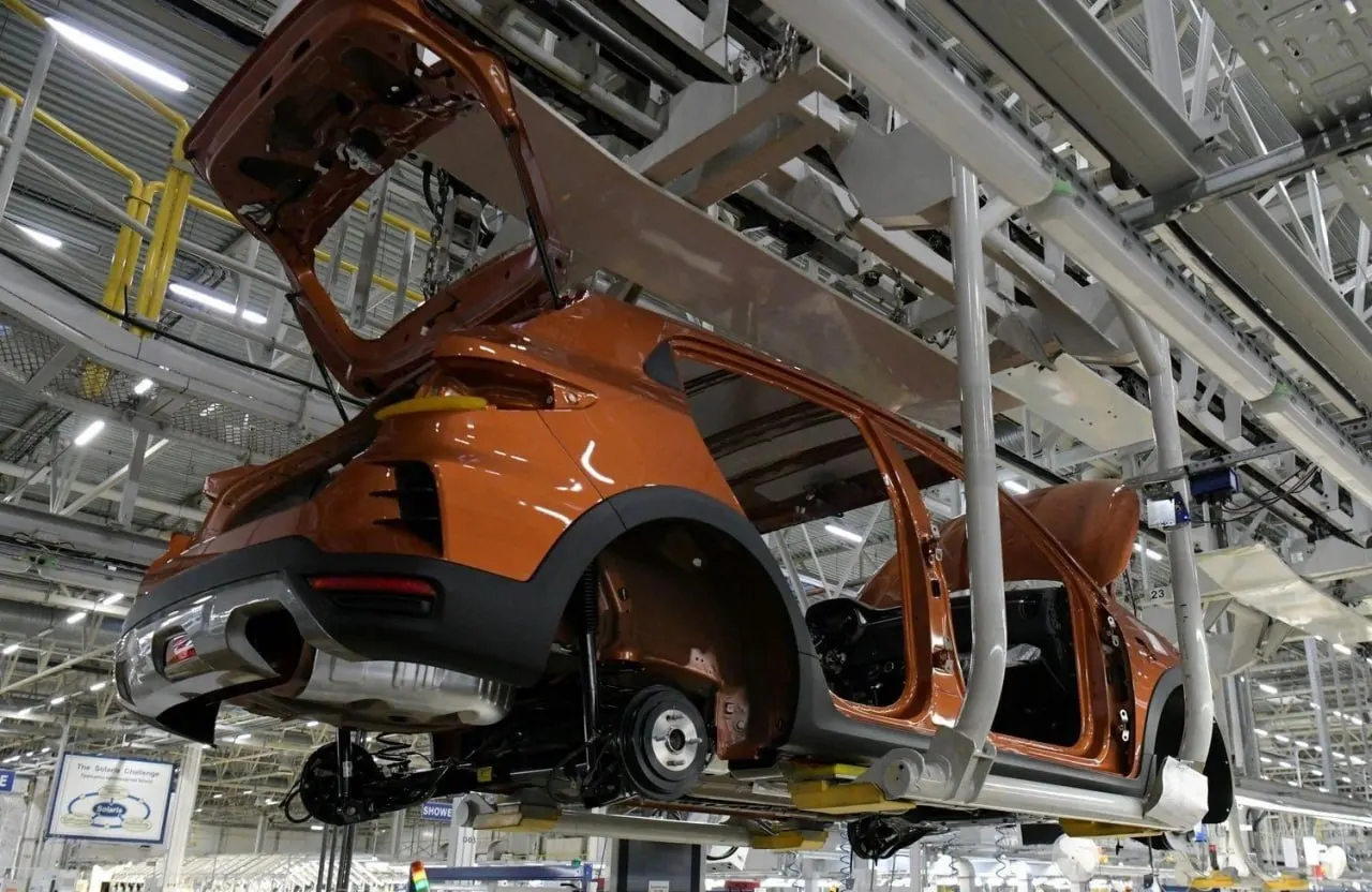 Новый закон позволяет российским владельцам или министерствам через суд блокировать обратный выкуп заводов иностранными компаниями — это сильно осложняет возвращение Renault, Nissan, Mercedes‑Benz и Ford на прежних условиях.