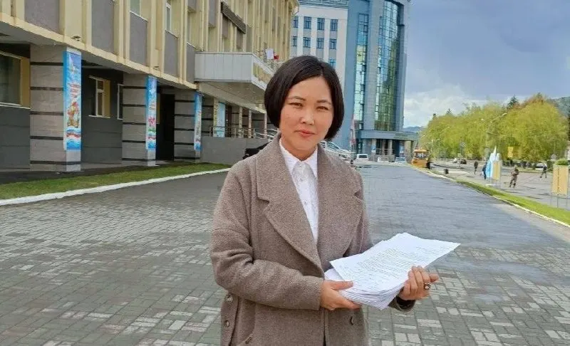 Активистка Аруна Арна из Республики Алтай направила Минюсту открытое письмо с призывом прекратить практику заказных экспертиз и квалификацию критиков власти как иноагентов.