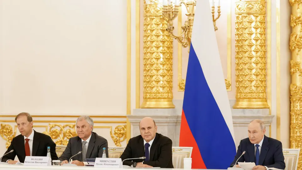 Государство разрабатывает меры поддержки трудоустройства участников боевых действий: МВД привлекает ветеранов к службе, регионы вводят требования к найму, а рабочие места сохраняются за ветеранами.
