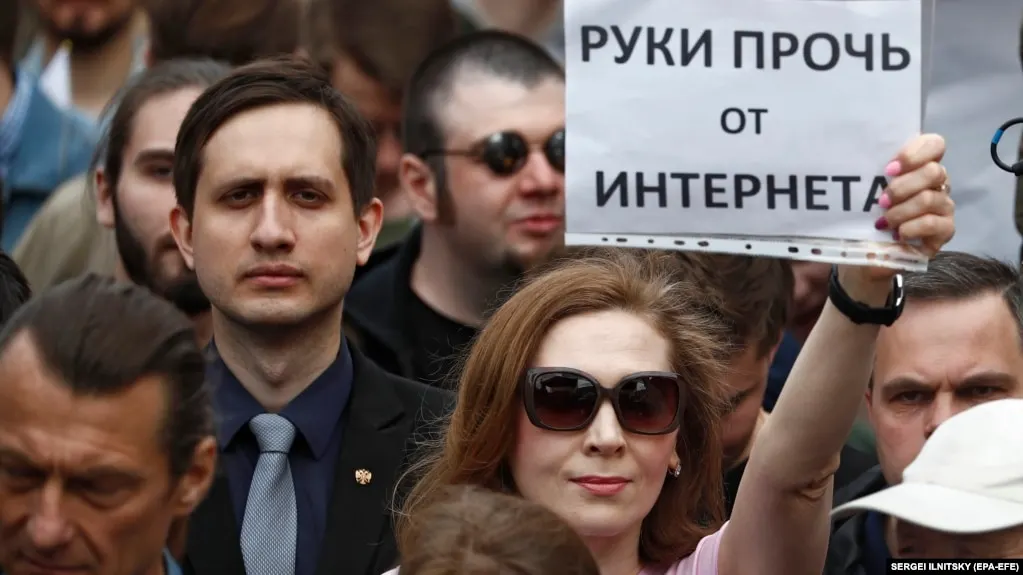 В России усилена блокировка VPN-сервисов: ограничения коснулись IP-адресов популярных сервисов обхода блокировок; эксперты предупреждают о возможных повторных атаках и дальнейших попытках обхода.