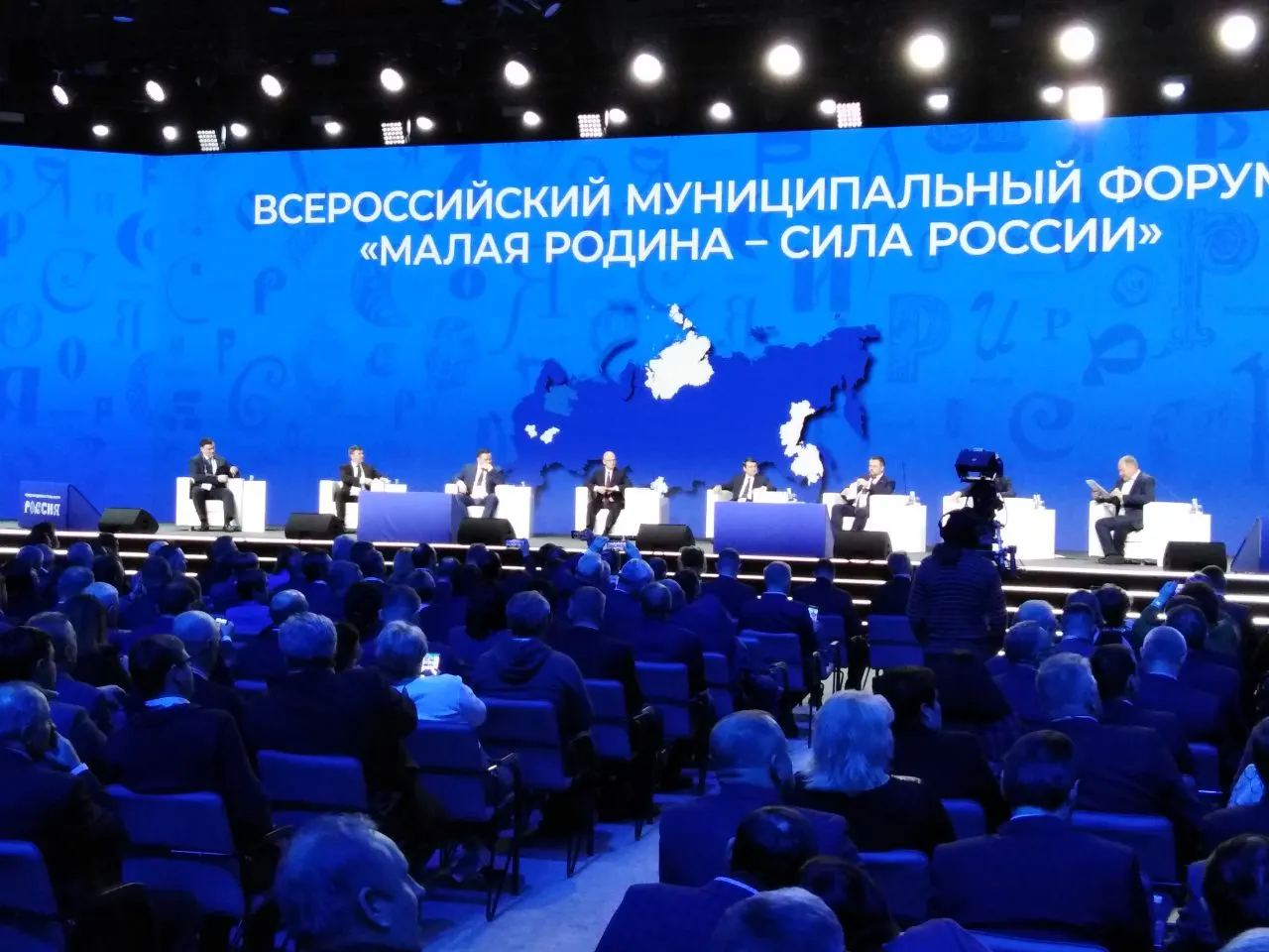 Указ устанавливает ежегодное проведение муниципального форума и церемонии вручения наград; ответственность за организацию возложена на Сергея Кириенко, организатор — Всероссийская ассоциация развития местного самоуправления.