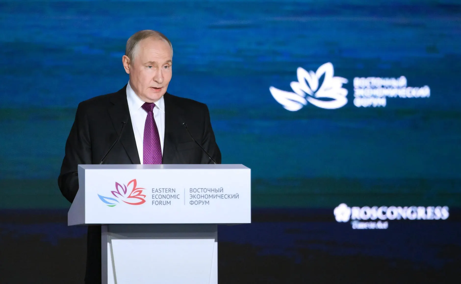 Президент заявил, что демография остаётся одним из главных вызовов, и призвал учитывать все факторы, влияющие на рождаемость; влияние специальной операции не является основным фактором снижения рождаемости.