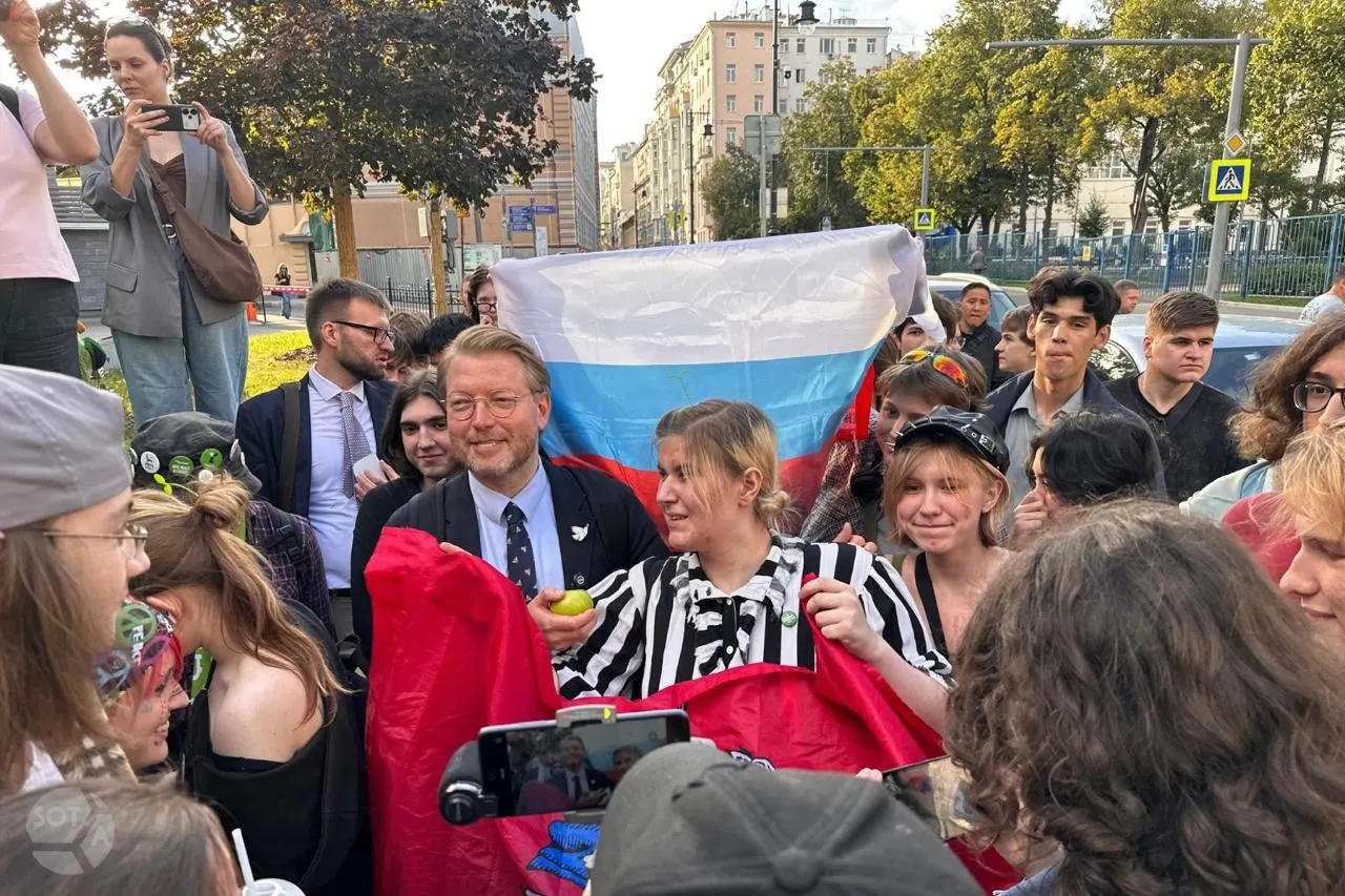 Верховный суд отклонил передачу жалобы на отмену регистрации федерального списка кандидатов; мотивы решения пока не озвучены.