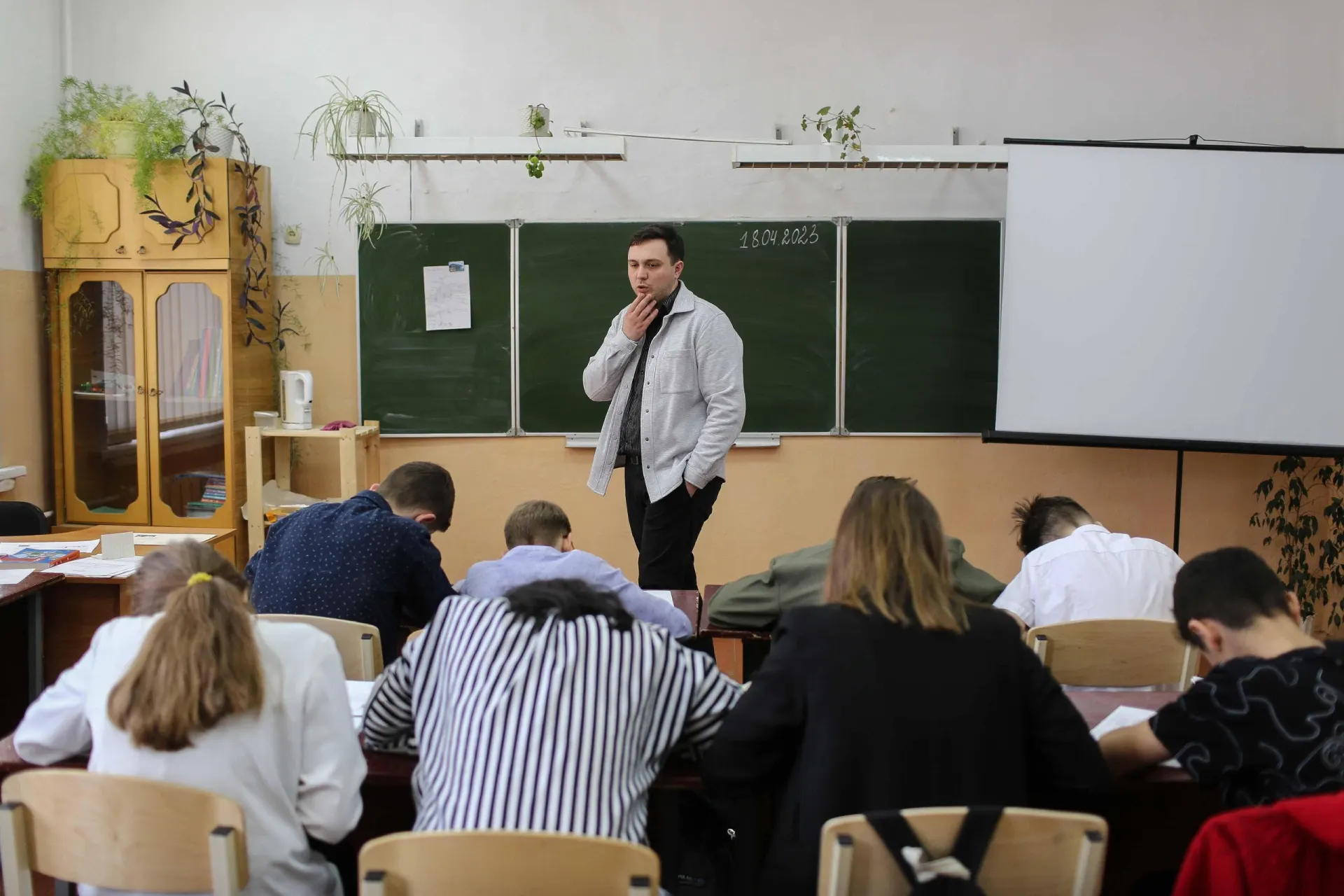Минпросвещения ввело дополнительный час истории в учебную программу; влияние нововведения будет разным в школах и регионах.