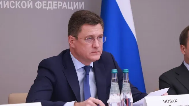 На совещании обсуждалась ситуация с поставками топлива в регионах и принятые меры по стабилизации этих поставок.