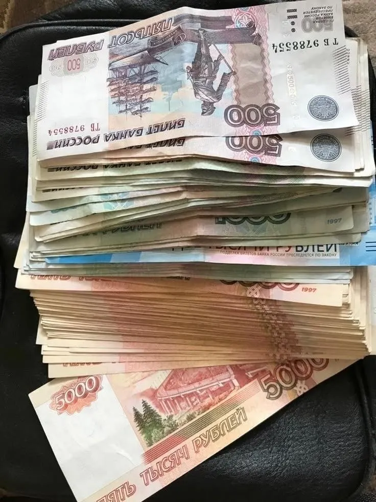 Депутаты обсуждают введение годовой премии для всех работающих, сначала для работников бюджетной сферы, как обязательную 13-ю зарплату.